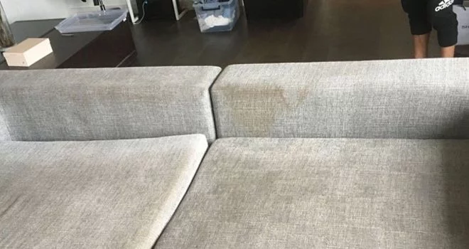 معالجة البقع الصعبة والروائح الكريهة في أقمشة الكنب