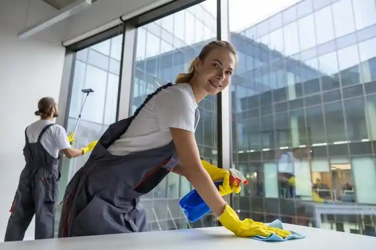 تنظيف العمائر: كيف يختلف عن المنازل؟