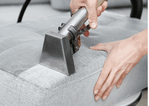 استخدام جهاز البخار لتنظيف وتطهير أقمشة الكنب من الجراثيم