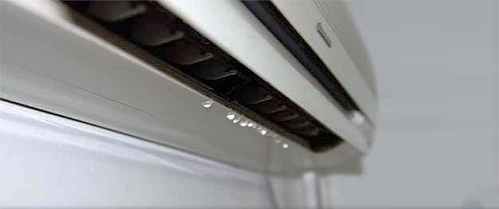 تسريب مياه من وحدة المكيف الداخلية بسبب انسداد التصريف